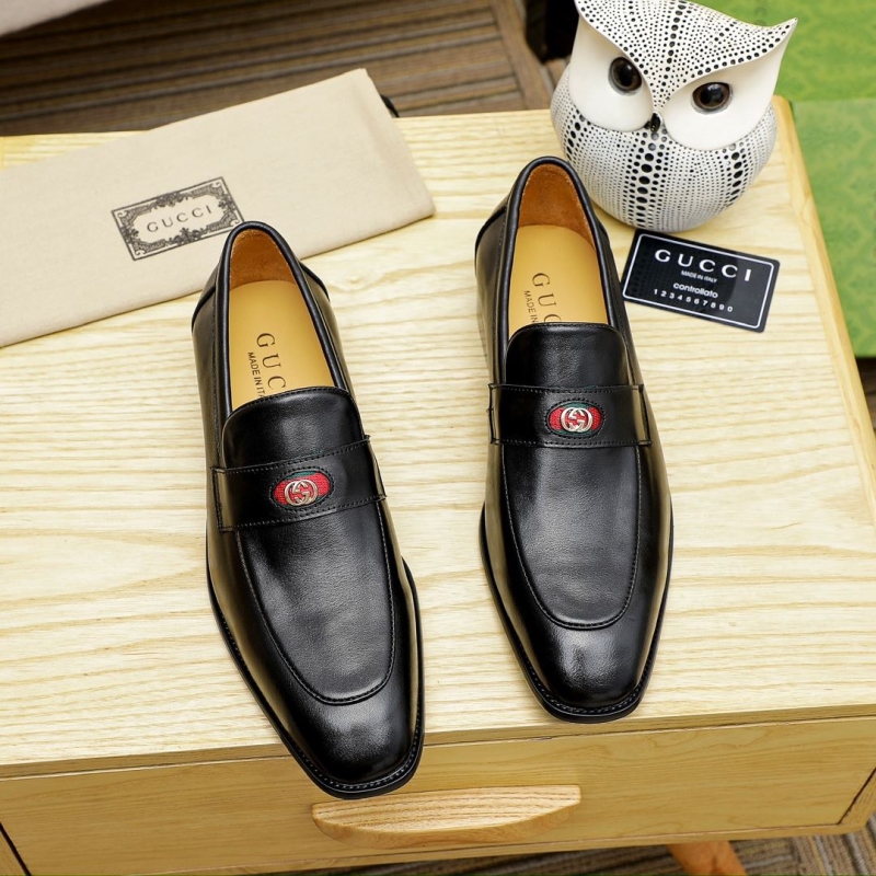 G*u*i leather shoes